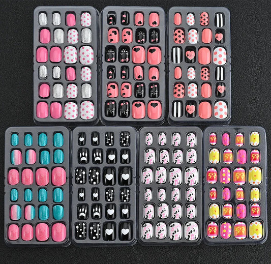 24Pcs/Box Cartoon Heart Bow Rainbow Design Kid Fake Nails Tips Cute False Nail Girls Press on Nails Full Cover Short Fingernails